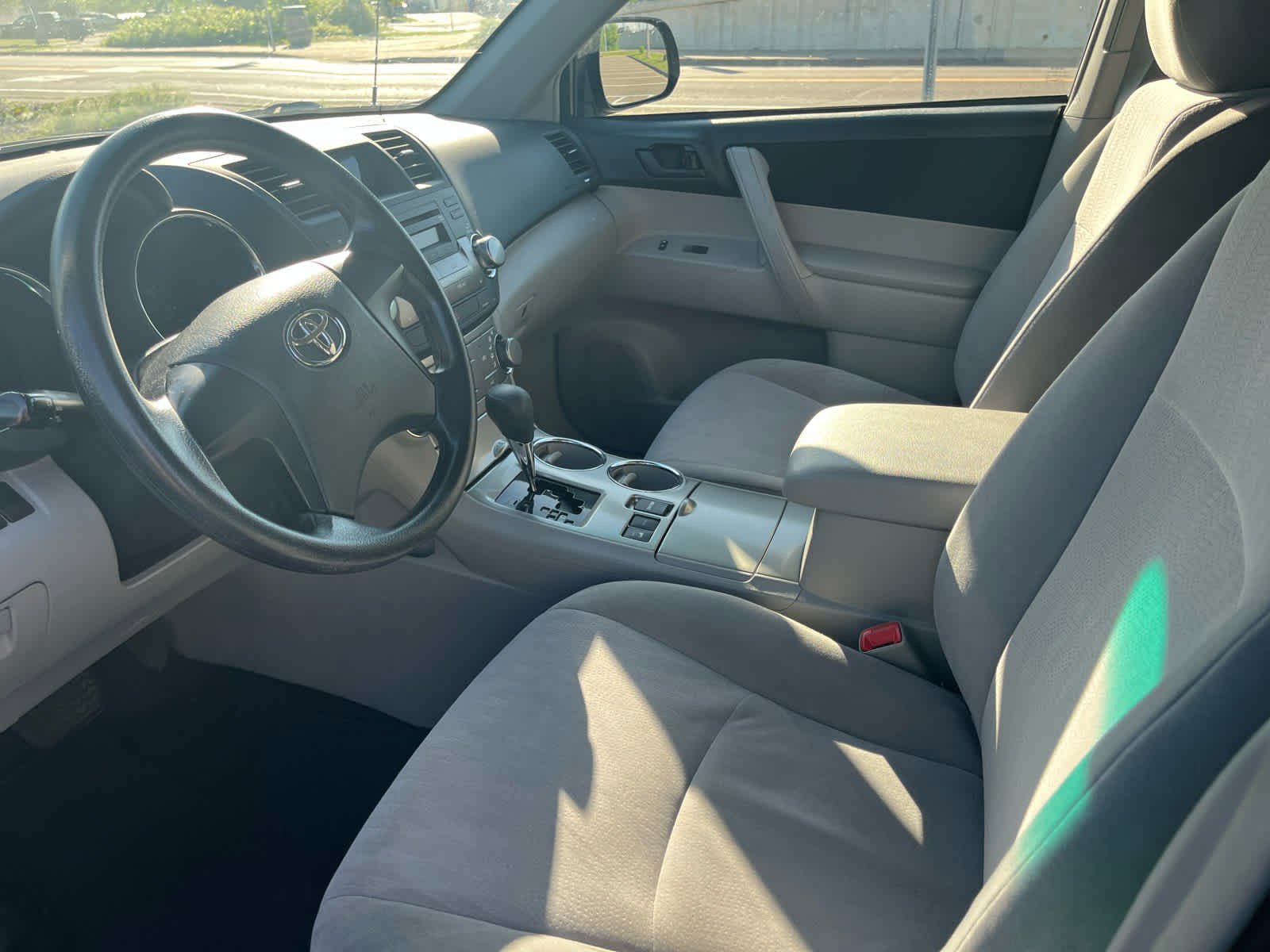 Used 2012 Toyota Highlander 4WD w/ Tow Pkg image 9