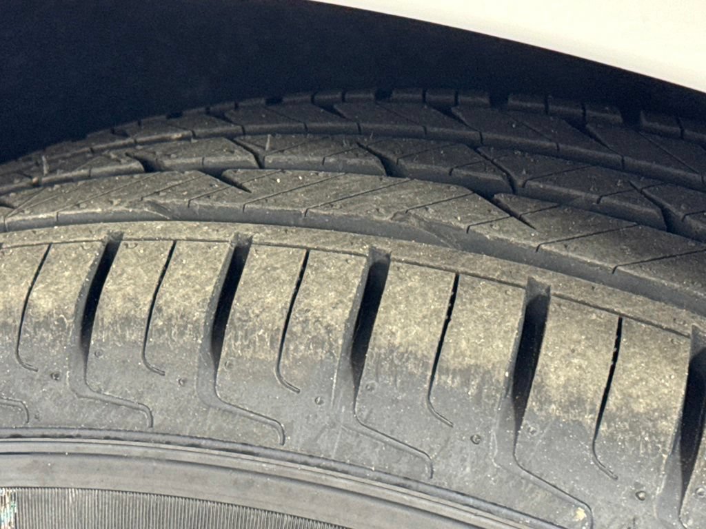 Certified 2024 Chrysler Pacifica Limited FWD image 42