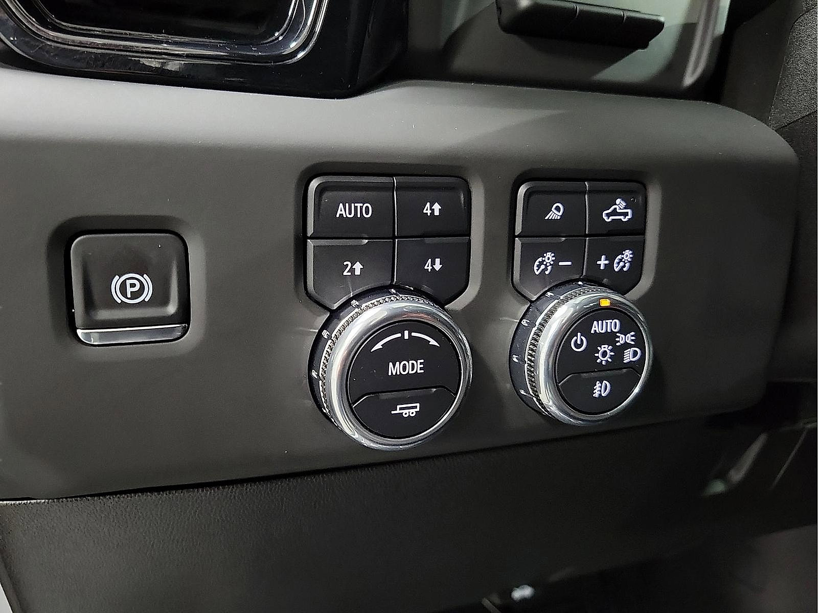 Used 2025 GMC Sierra 2500 AT4 w/ AT4 Premium Plus Package image 13