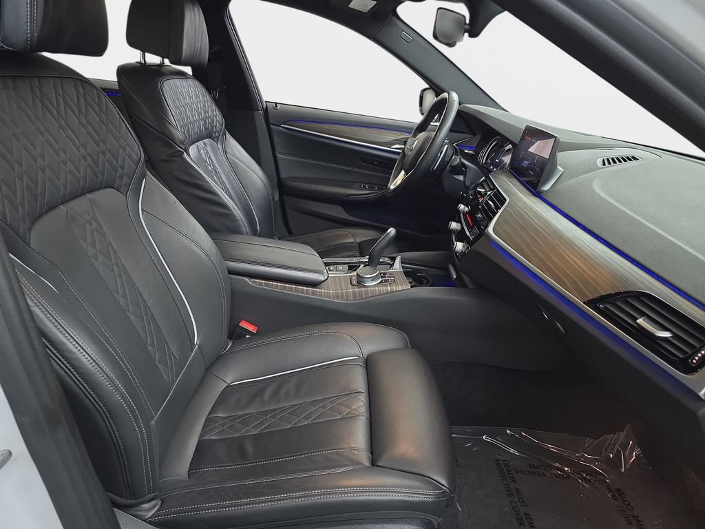 Used 2019 BMW 530e xDrive w/ Convenience Package AWD/4WD image 10