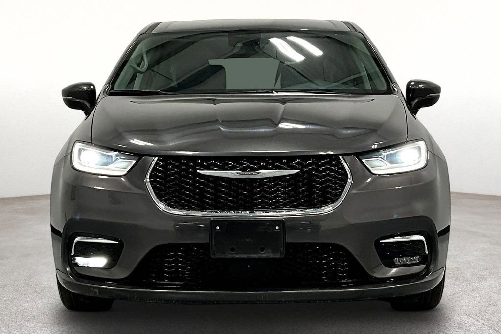 Used 2023 Chrysler Pacifica Touring-L image 5