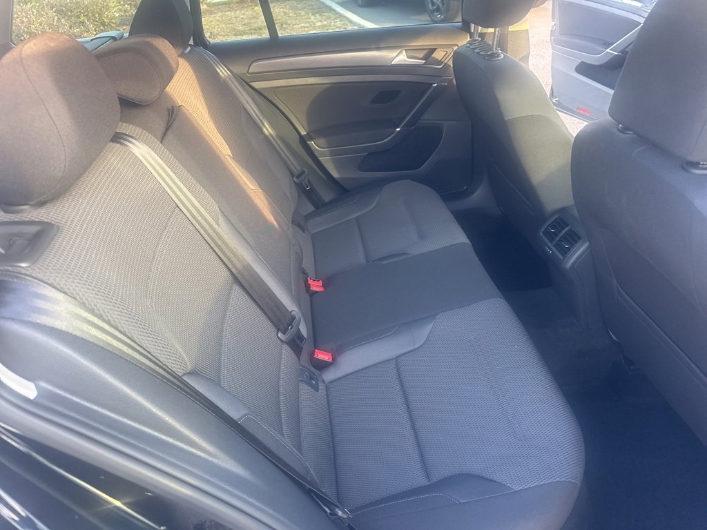 Used 2018 Volkswagen Golf S image 36