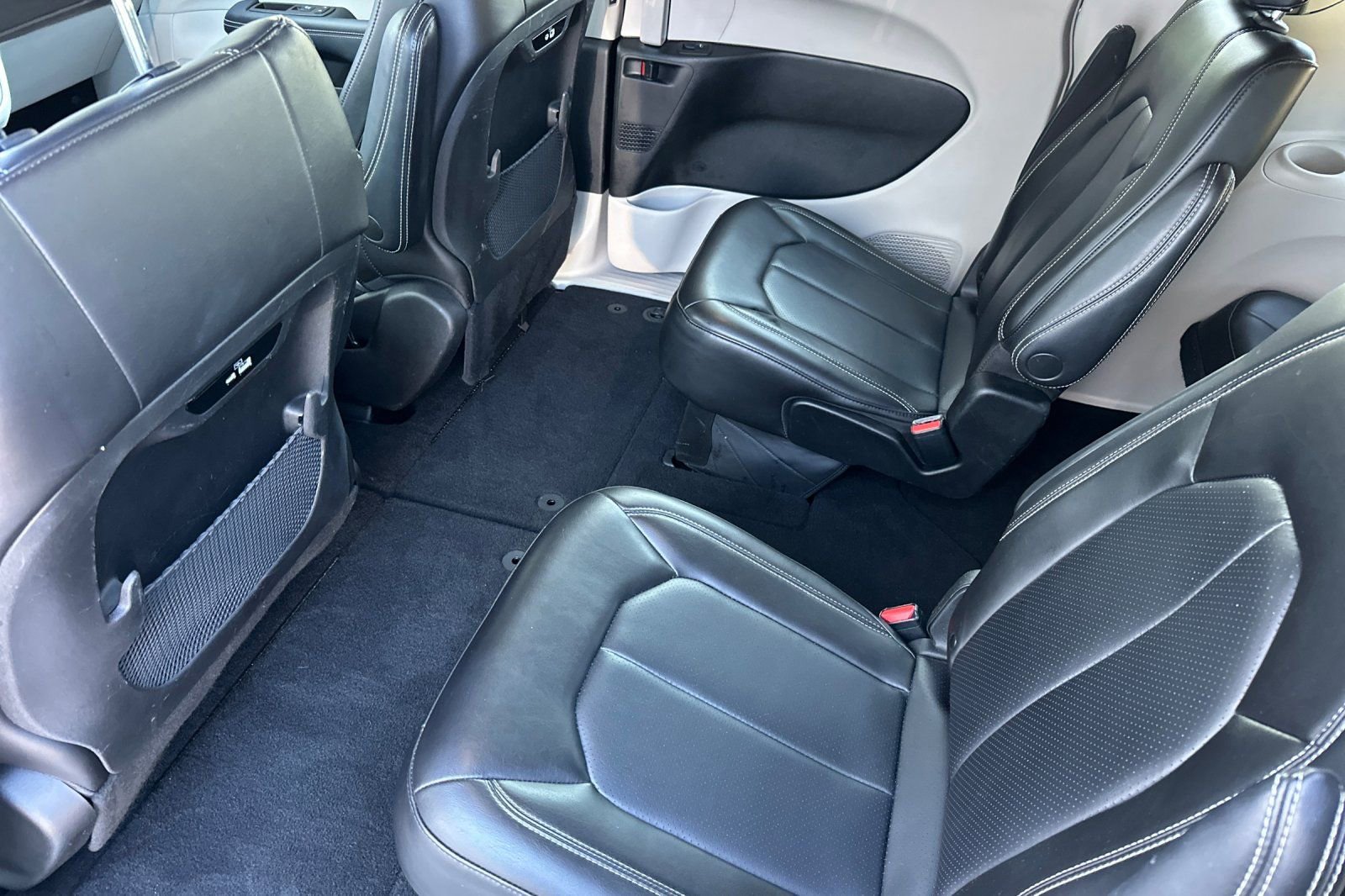 Used 2023 Chrysler Pacifica Touring-L FWD image 12