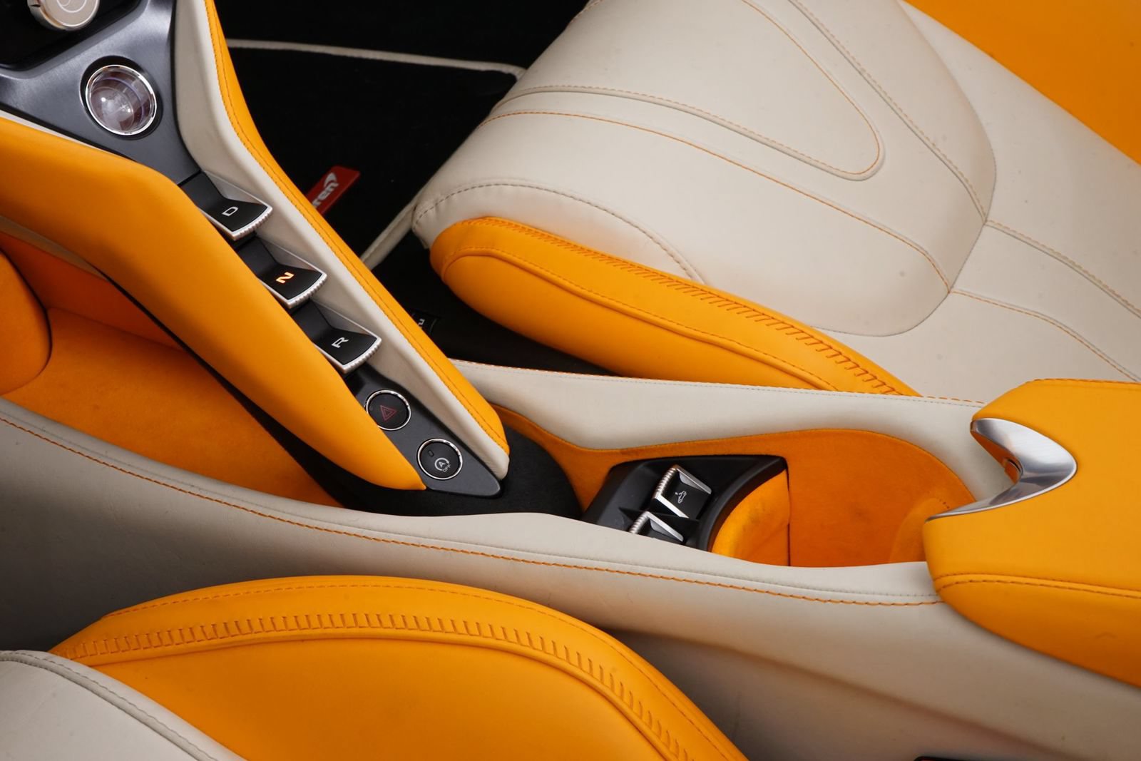 Used 2024 McLaren 750S Spider RWD image 24
