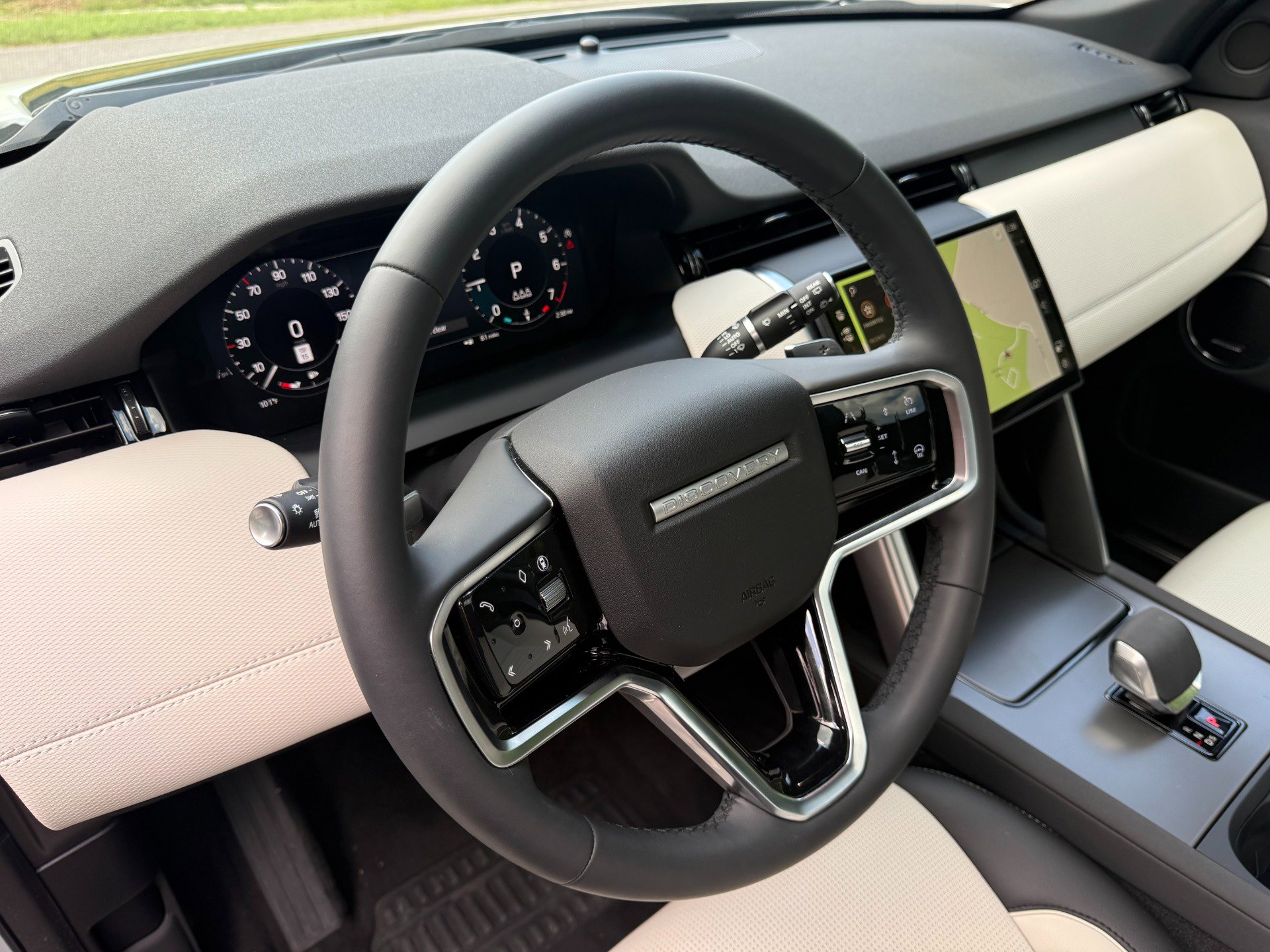 Used 2024 Land Rover Discovery Sport Dynamic SE image 9