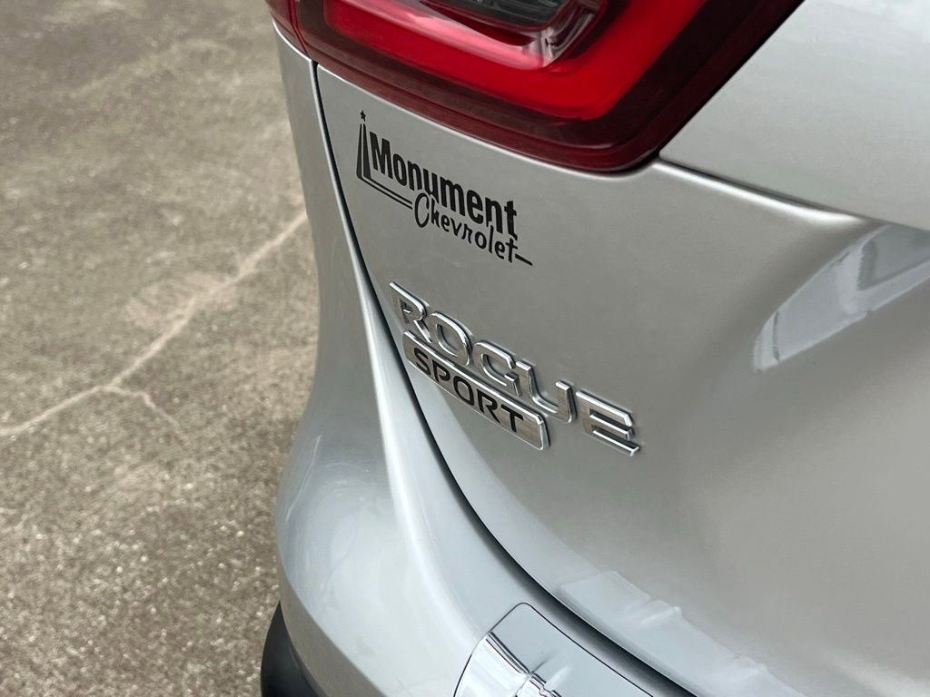 Used 2022 Nissan Rogue Sport SL FWD image 16