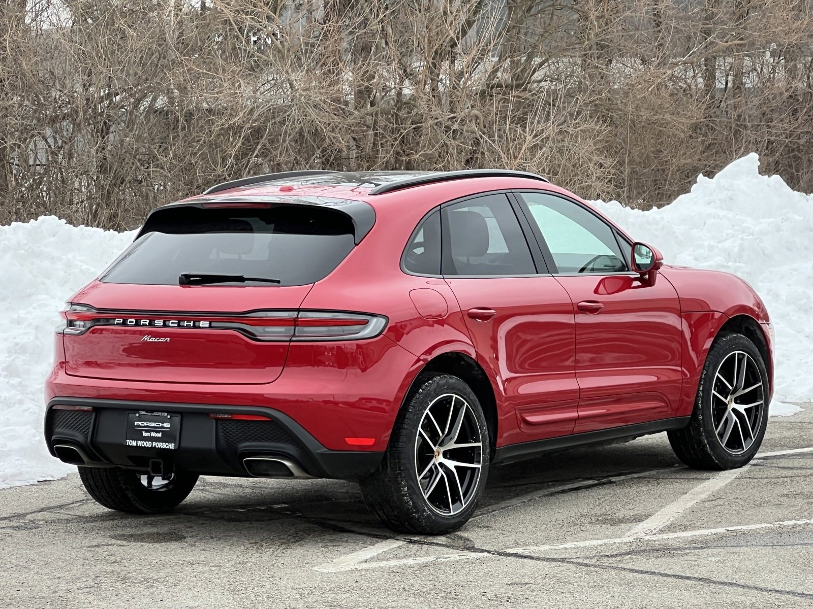 Certified 2025 Porsche Macan image 6