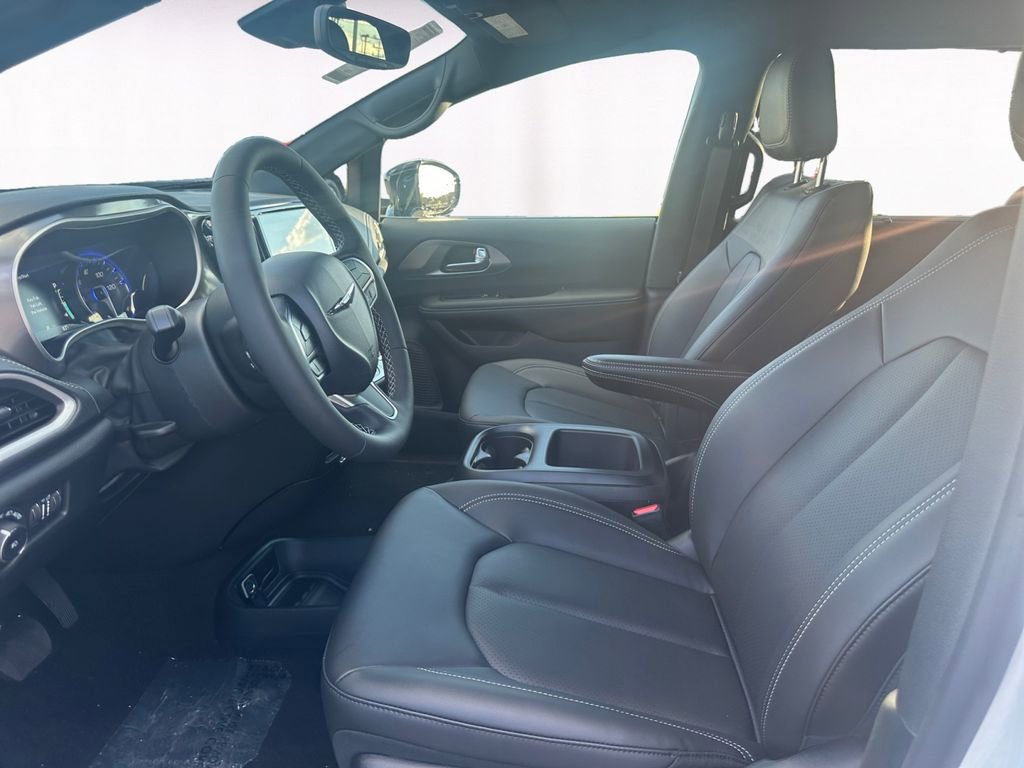 New 2026 Chrysler Pacifica Select image 9