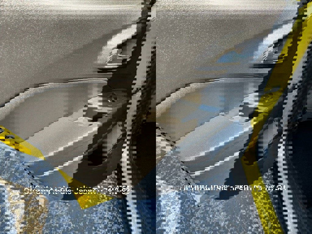 Used 2024 Chevrolet Trax ACTIV w/ Sunroof Package image 17