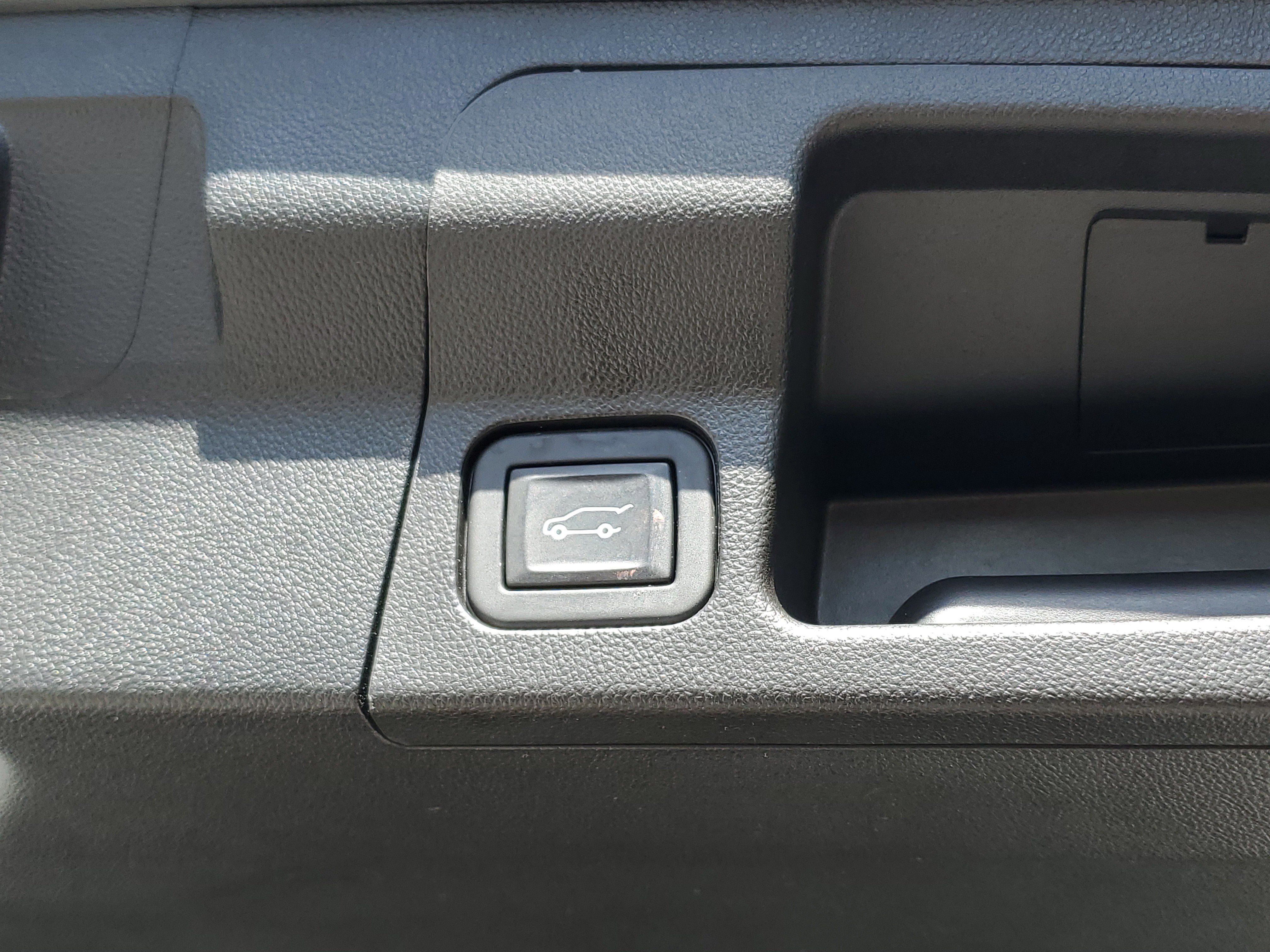 Used 2023 GMC Acadia AT4 w/ Technology Package image 10