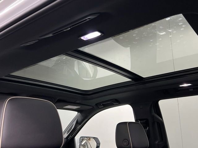 Certified 2022 GMC Yukon SLT w/ SLT Premium Package AWD/4WD image 19