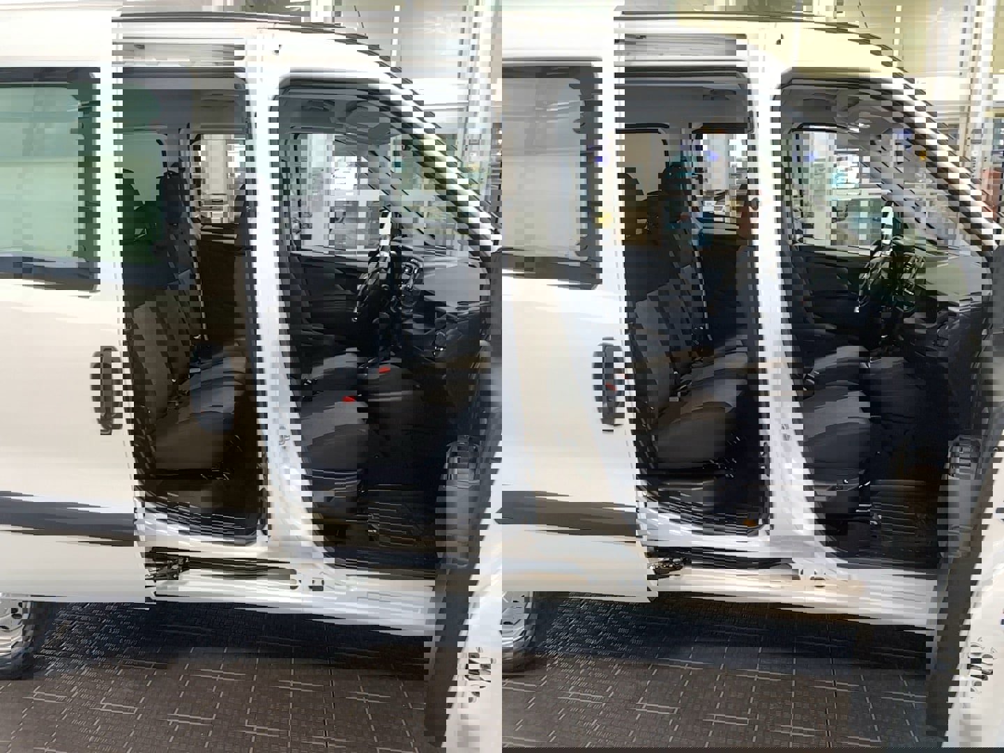 Used 2022 RAM ProMaster City Wagon image 8