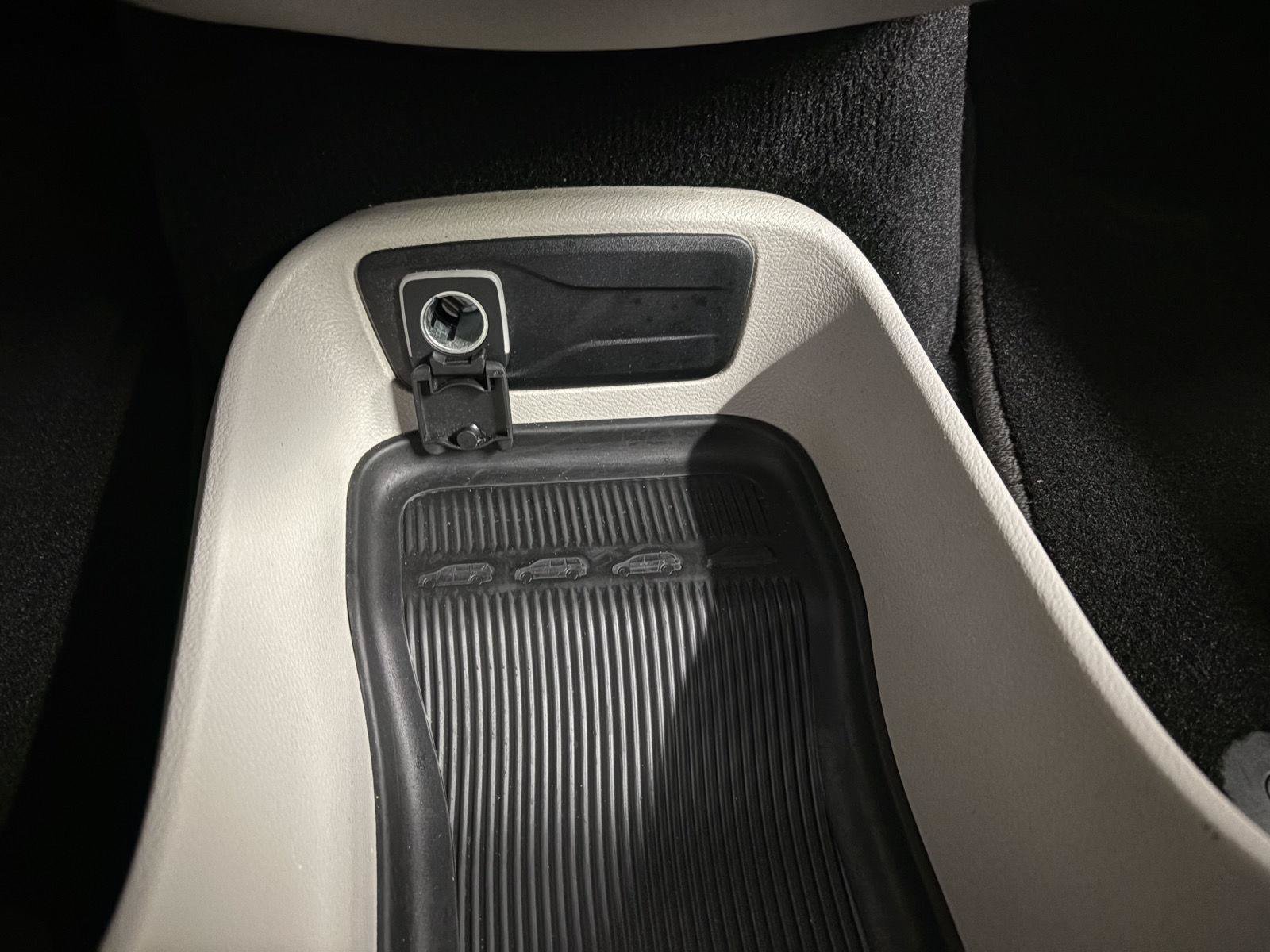 Used 2023 Chrysler Voyager LX FWD image 26