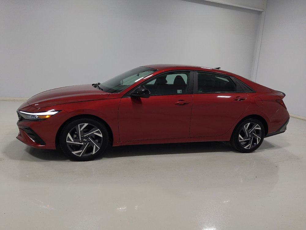 Used 2025 Hyundai Elantra Sport FWD image 2
