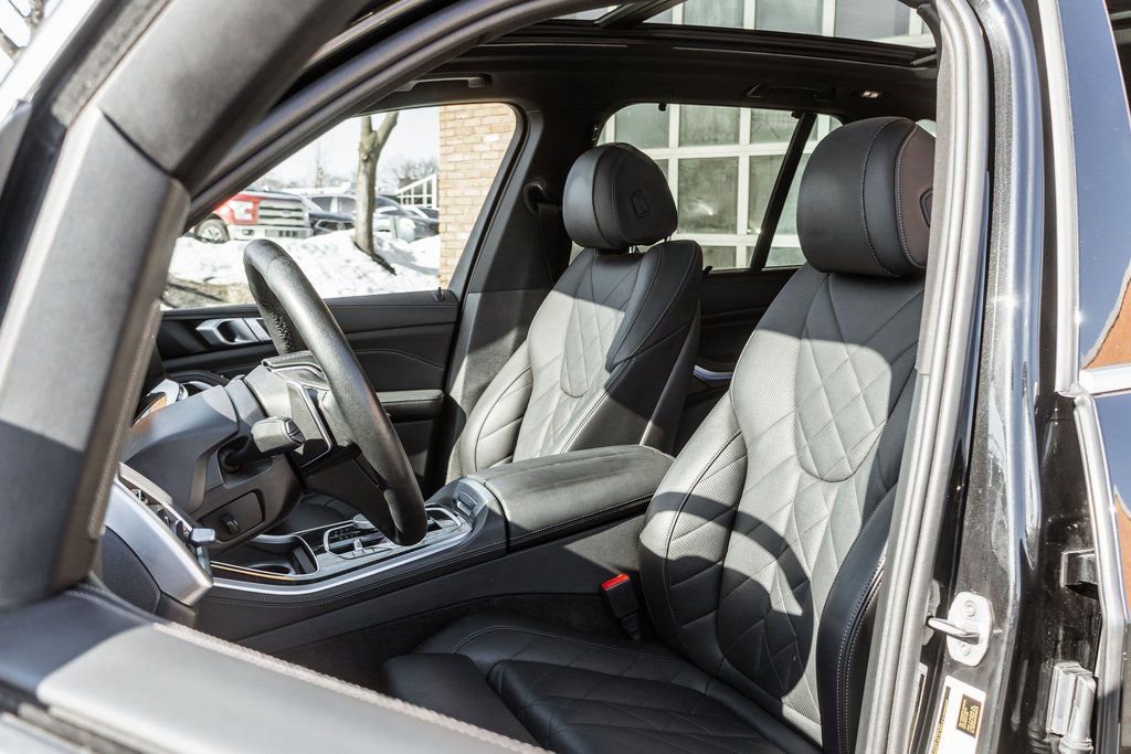 Used 2024 BMW X5 xDrive40i w/ Premium Essential Package image 6