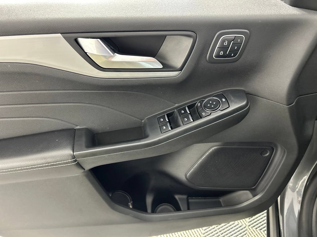 Used 2023 Ford Escape Platinum AWD/4WD image 13
