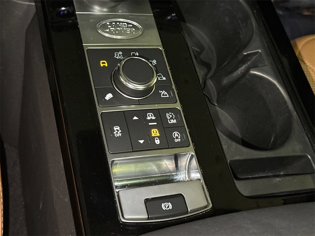 Used 2017 Land Rover Discovery HSE image 27