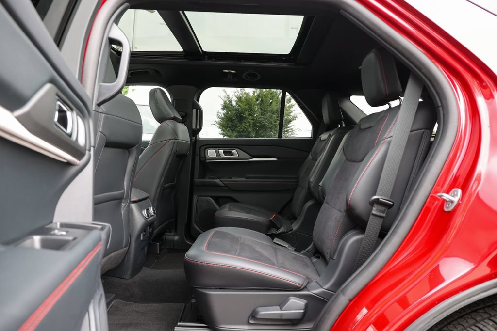 Used 2025 Ford Explorer ST w/ Sun And Sound Package AWD/4WD image 39