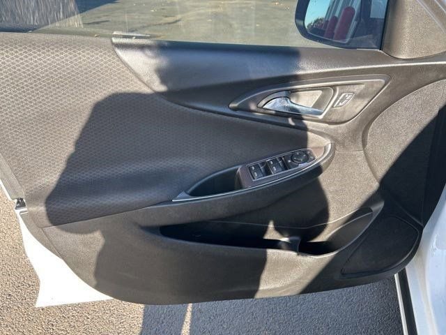 Used 2018 Chevrolet Malibu LT image 12