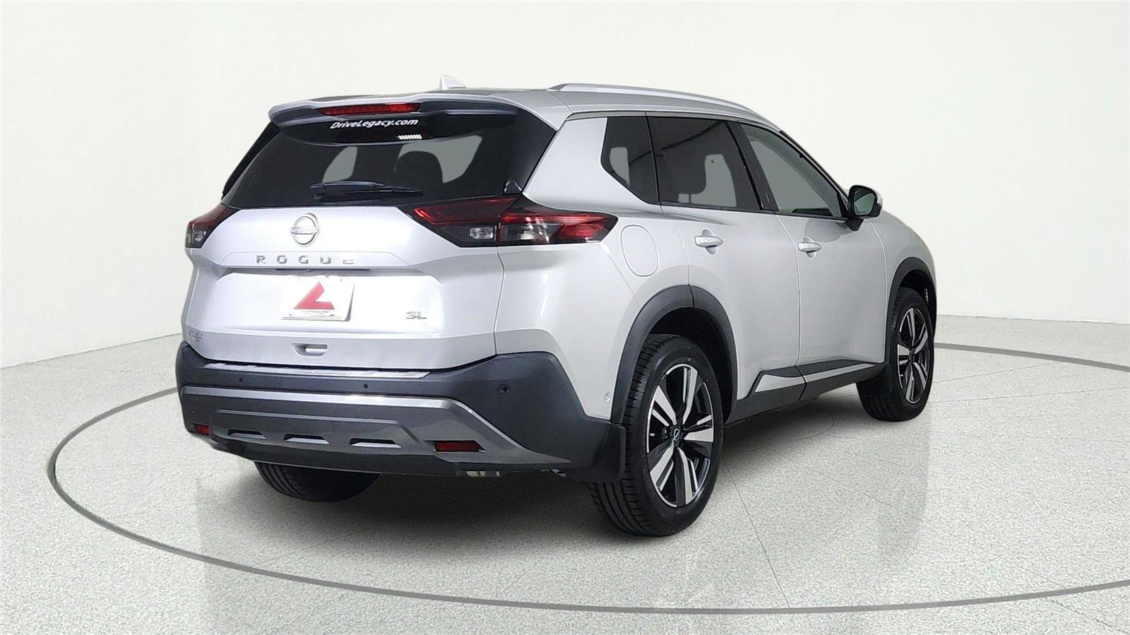 Used 2023 Nissan Rogue SL w/ SL Premium Package FWD image 5