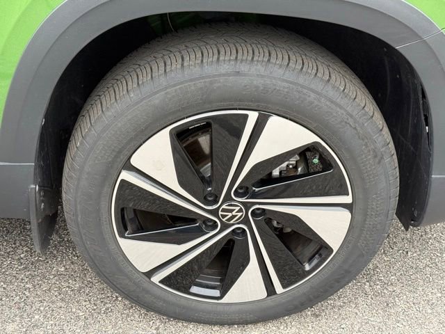 Used 2025 Volkswagen Taos SE w/ Panoramic Sunroof Package AWD/4WD image 8