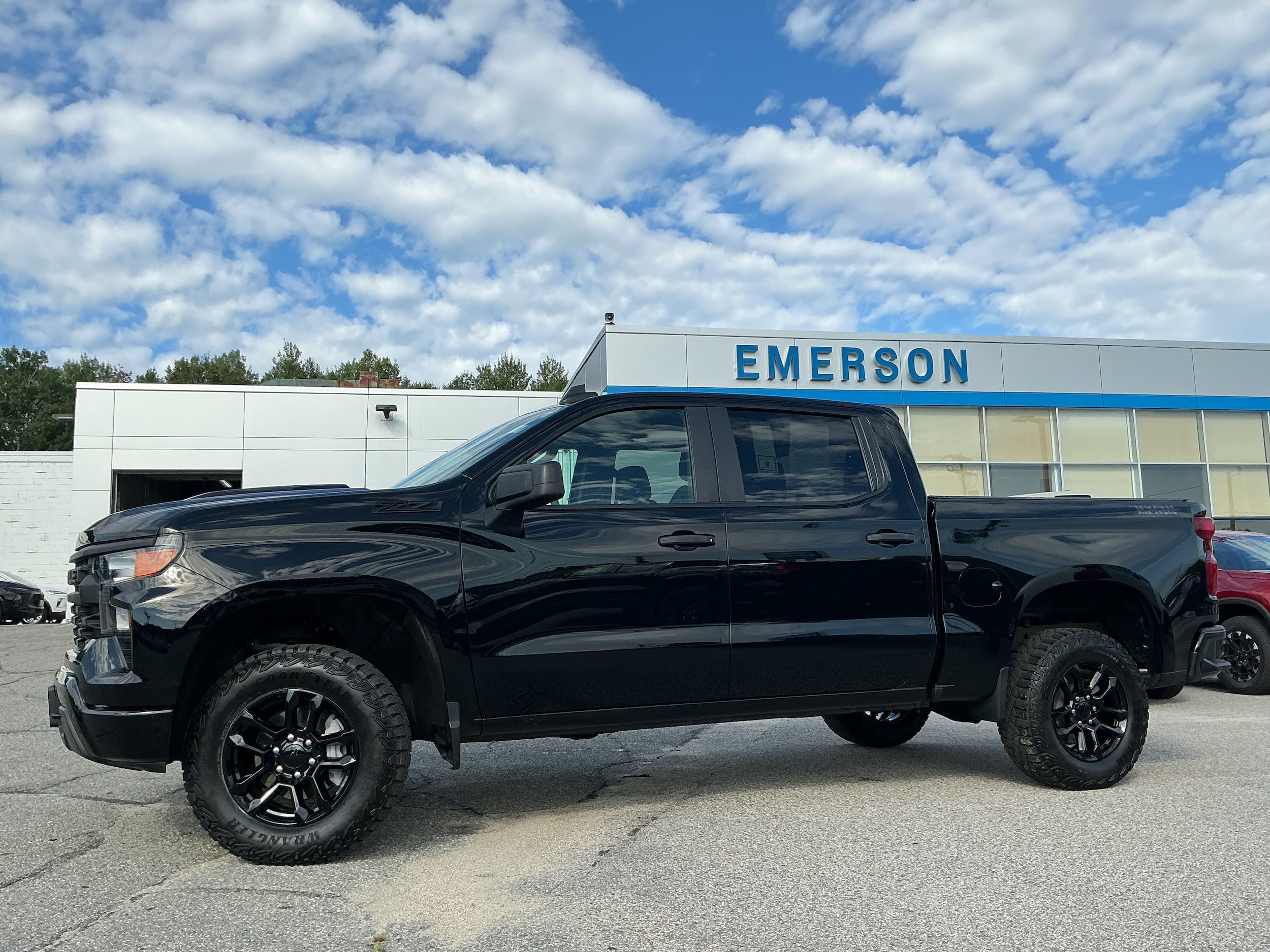 Certified 2024 Chevrolet Silverado 1500 Custom Trail Boss w/ Dark Appearance Package AWD/4WD image 7