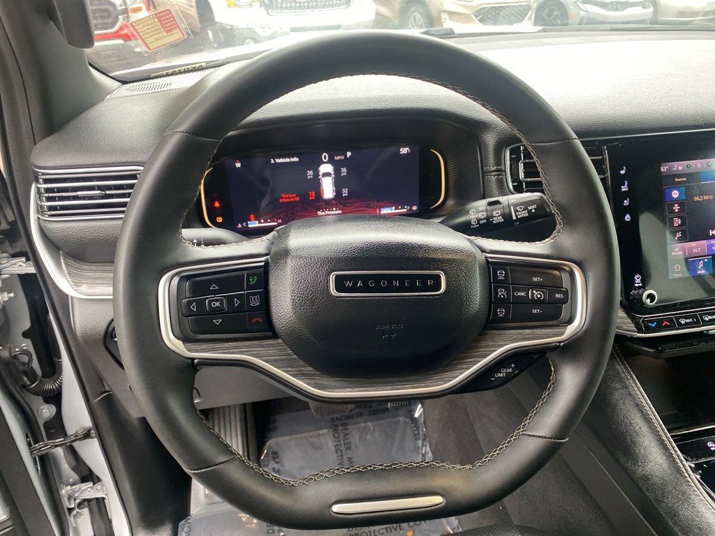 Used 2024 Jeep Wagoneer Series II w/ Flexible Seating Group image 13