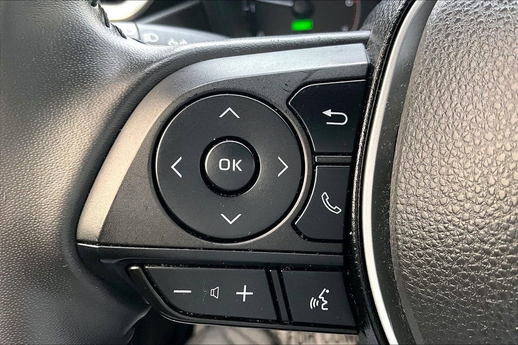 Used 2023 Toyota Corolla SE w/ SE Package image 10