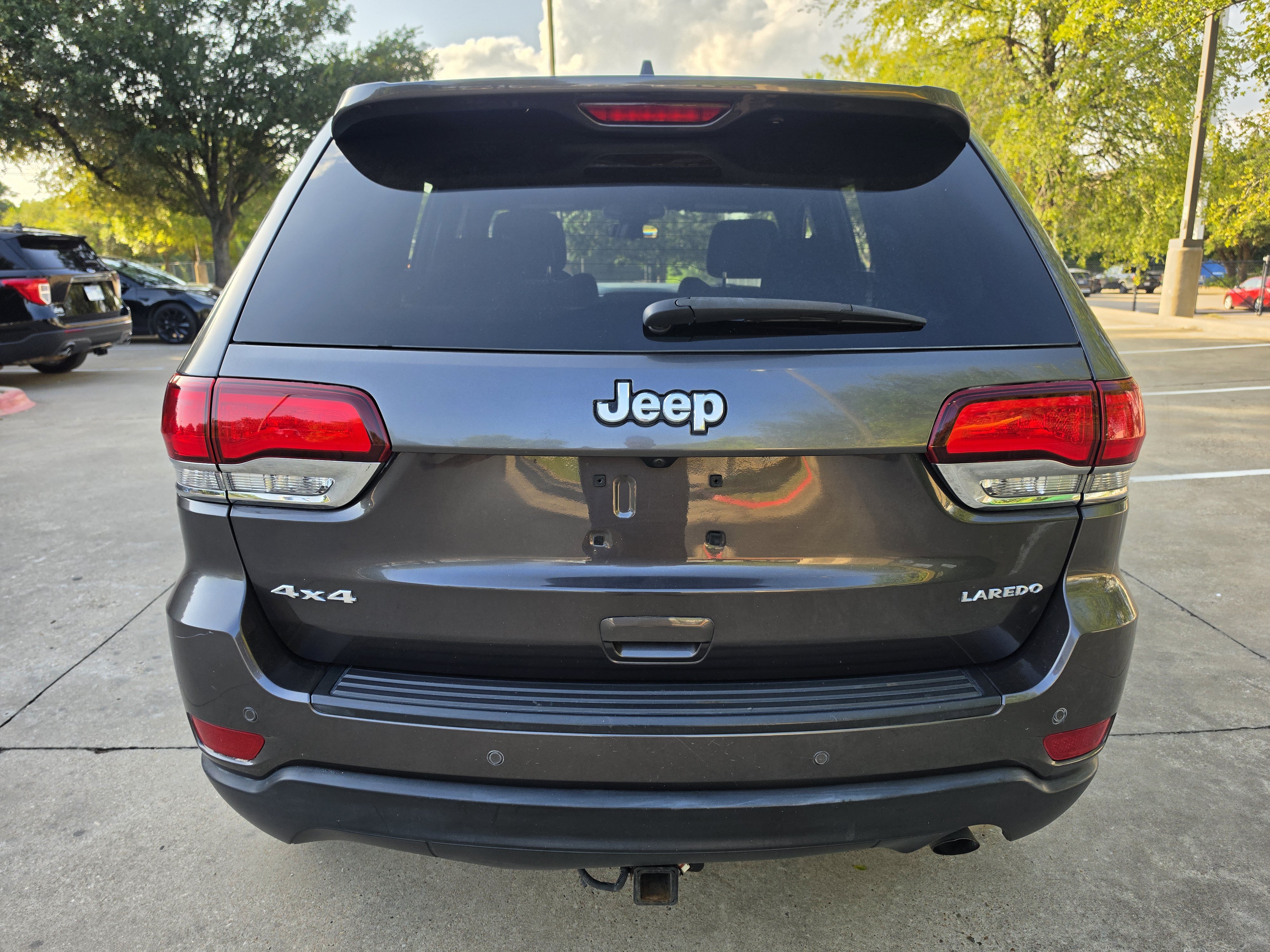 Used 2021 Jeep Grand Cherokee Laredo AWD/4WD image 6