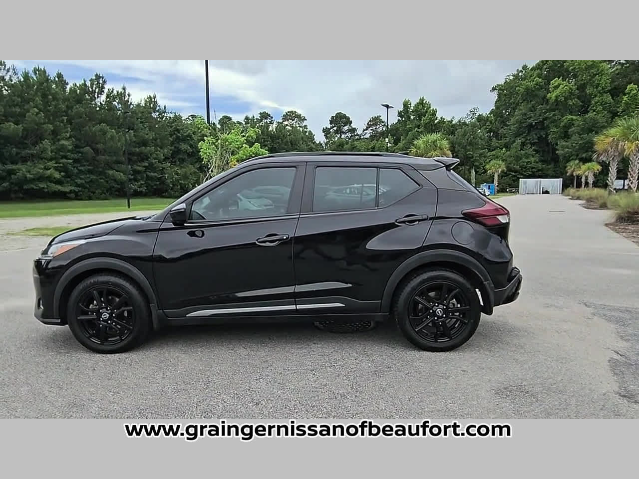 Used 2023 Nissan Kicks SR FWD image 25