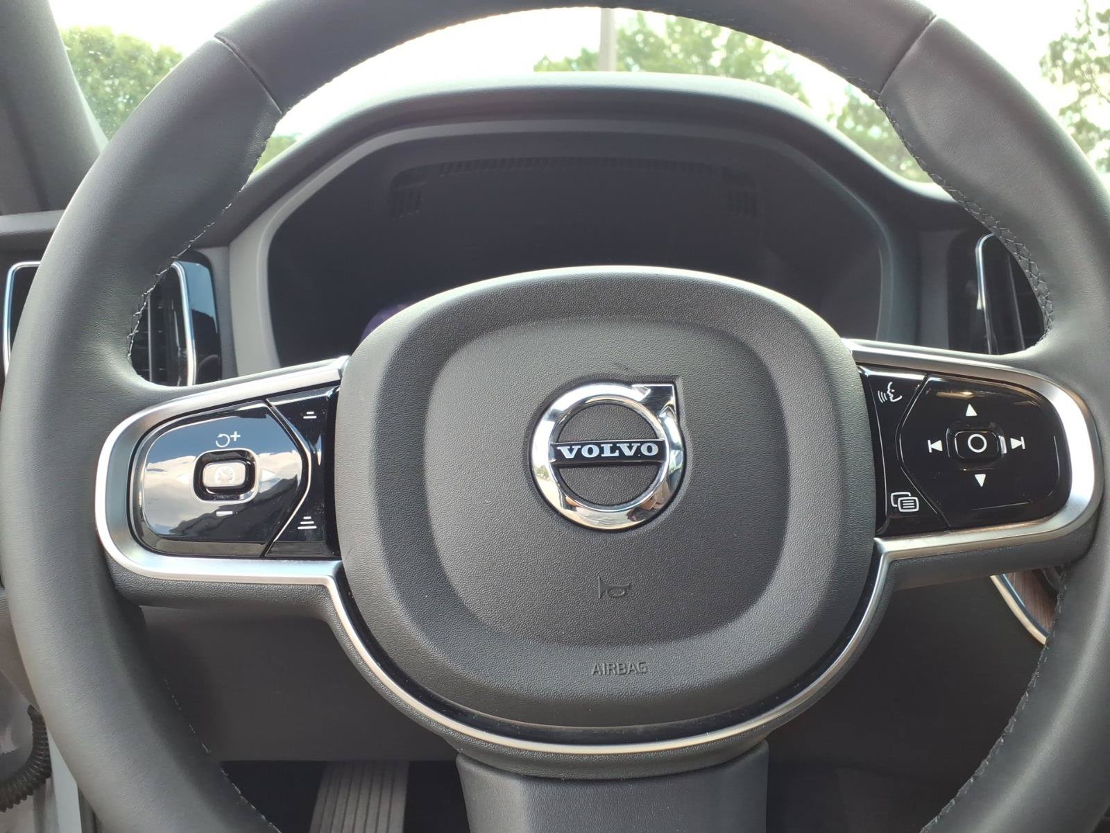 Certified 2024 Volvo XC60 B5 Plus AWD/4WD image 27