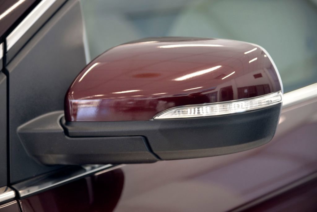 Used 2018 Ford Edge SEL w/ Equipment Group 201A AWD/4WD image 12