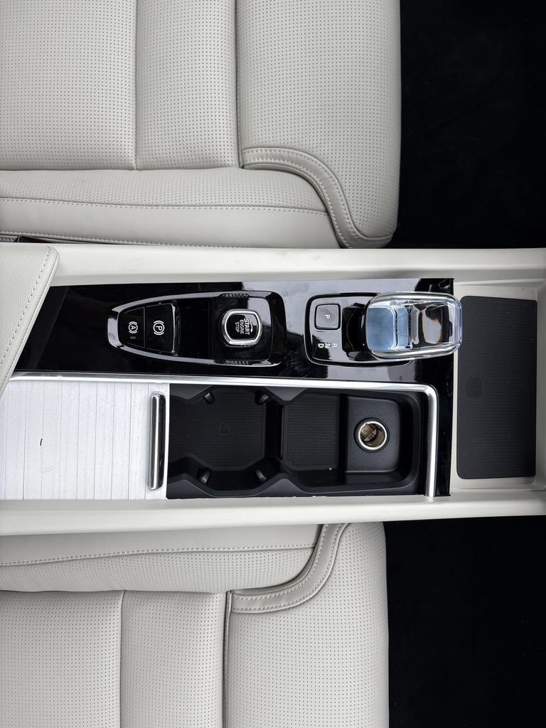 New 2026 Volvo XC60 T8 Ultra AWD/4WD image 14