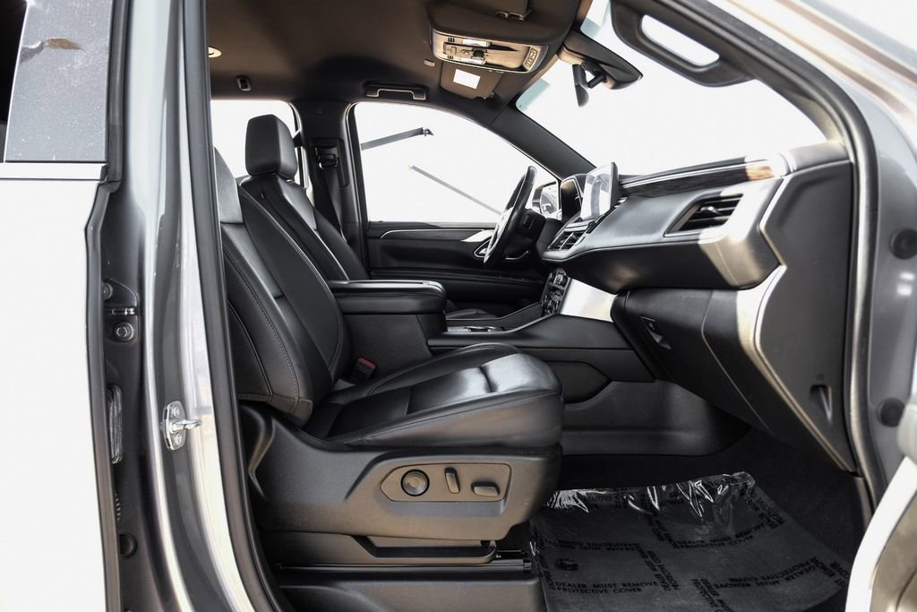 Used 2022 Chevrolet Suburban LT w/ Luxury Package image 36