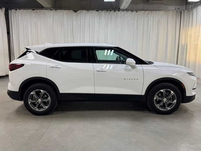 Used 2025 Chevrolet Blazer LT AWD/4WD image 3