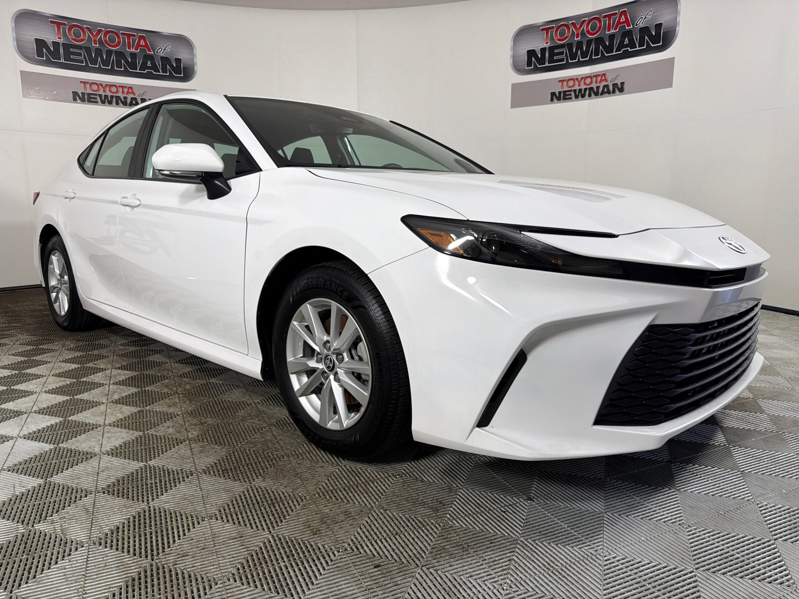 Used 2025 Toyota Camry LE w/ Convenience Package FWD video 1