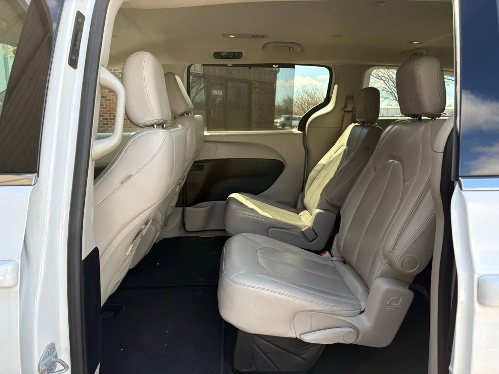 Used 2021 Chrysler Voyager Lxi FWD image 37