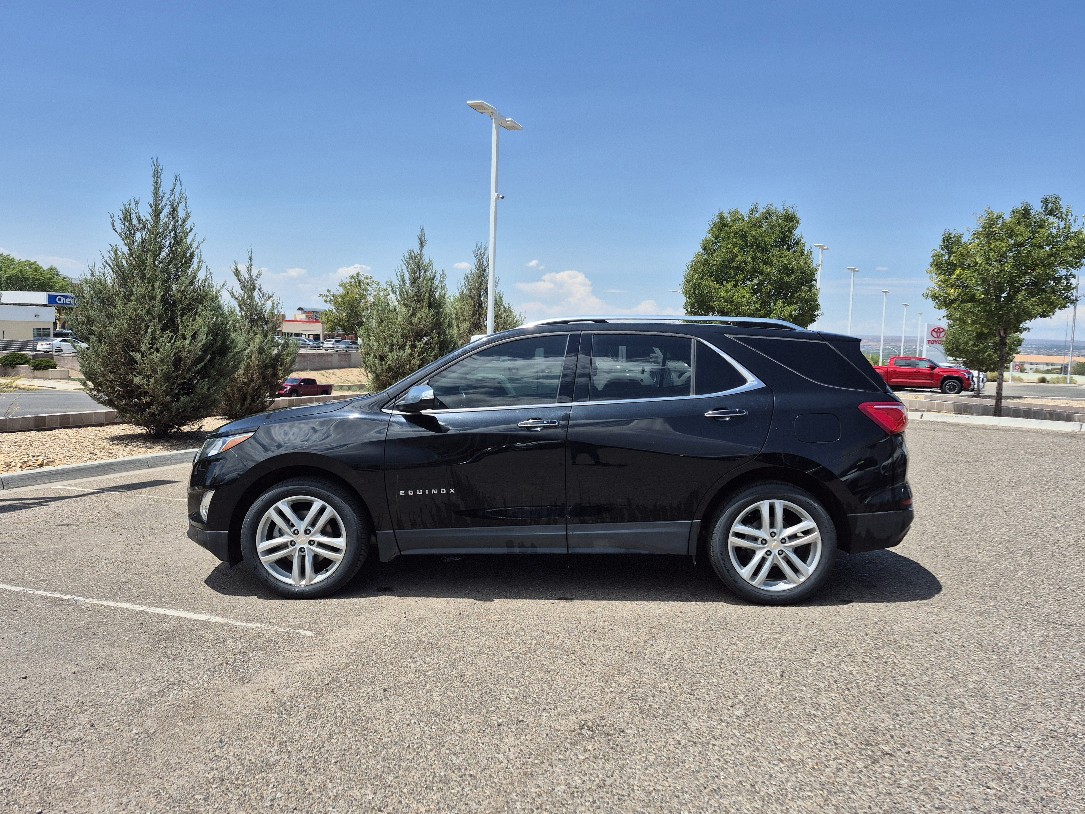 Used 2020 Chevrolet Equinox Premier AWD/4WD image 2