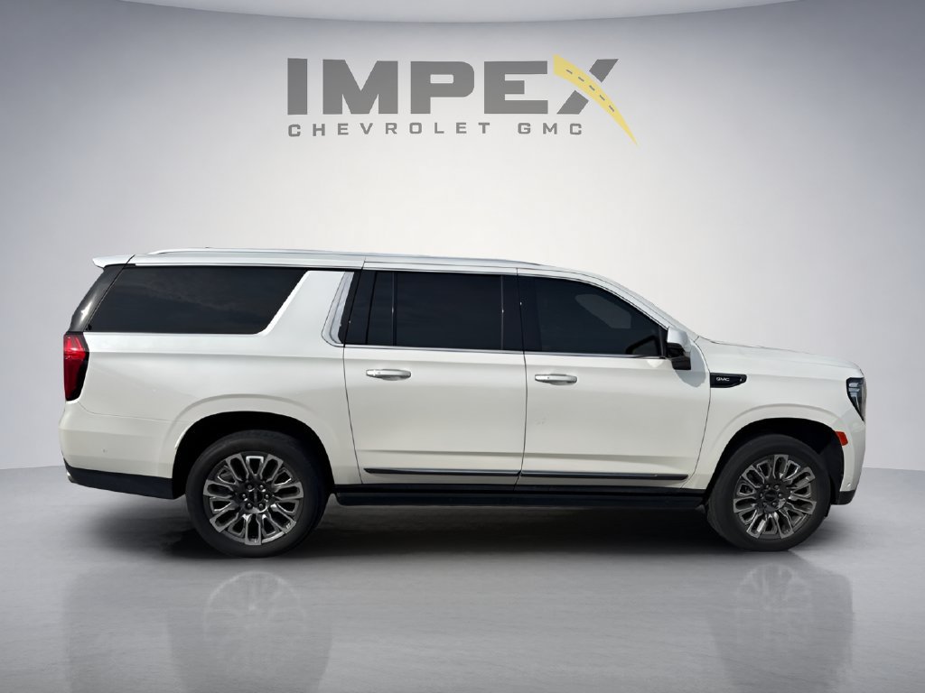 Used 2023 GMC Yukon XL Denali Ultimate AWD/4WD image 6
