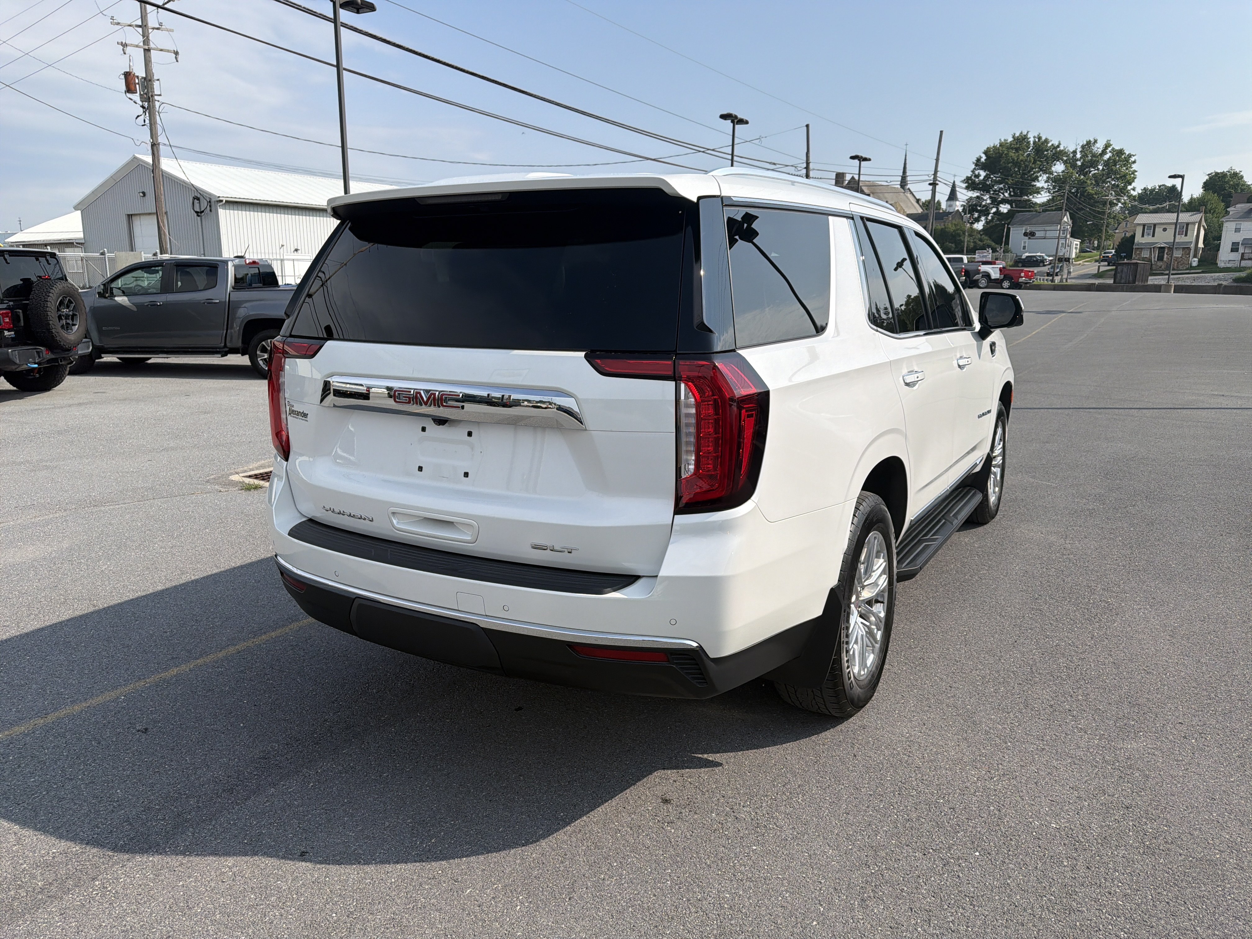 Used 2021 GMC Yukon SLT w/ SLT Premium Package AWD/4WD image 3