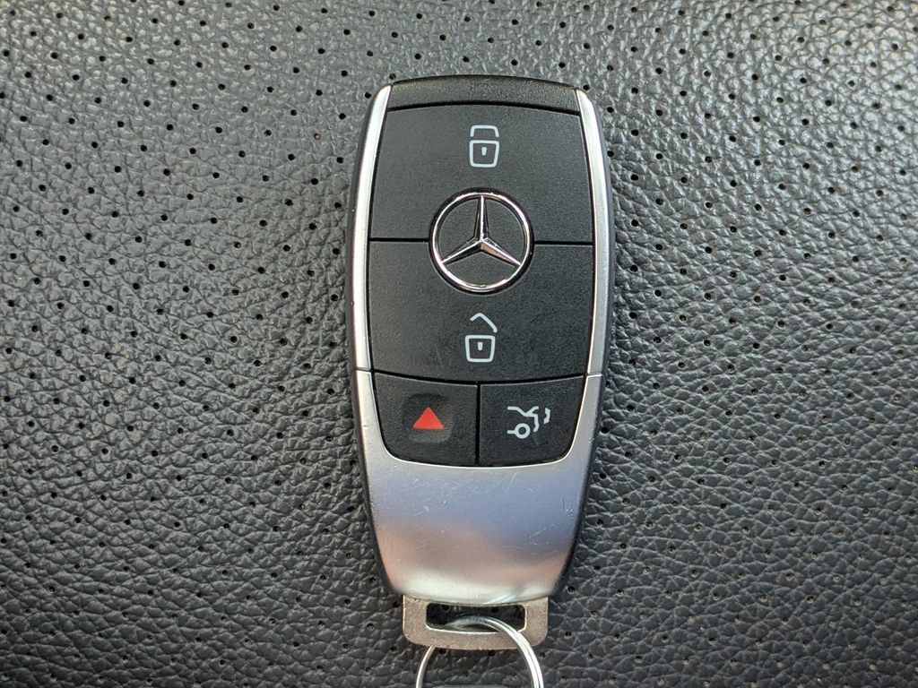 Used 2021 Mercedes-Benz C 300 Sedan image 31