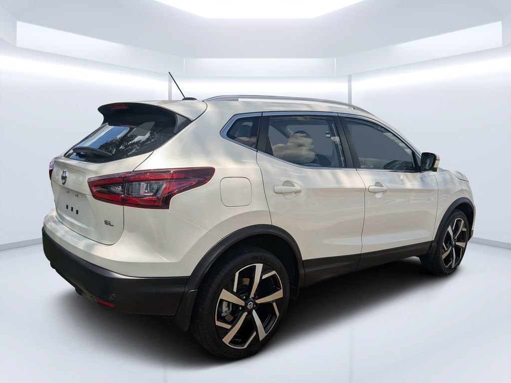 Used 2022 Nissan Rogue Sport SL w/ Premium Package FWD image 3