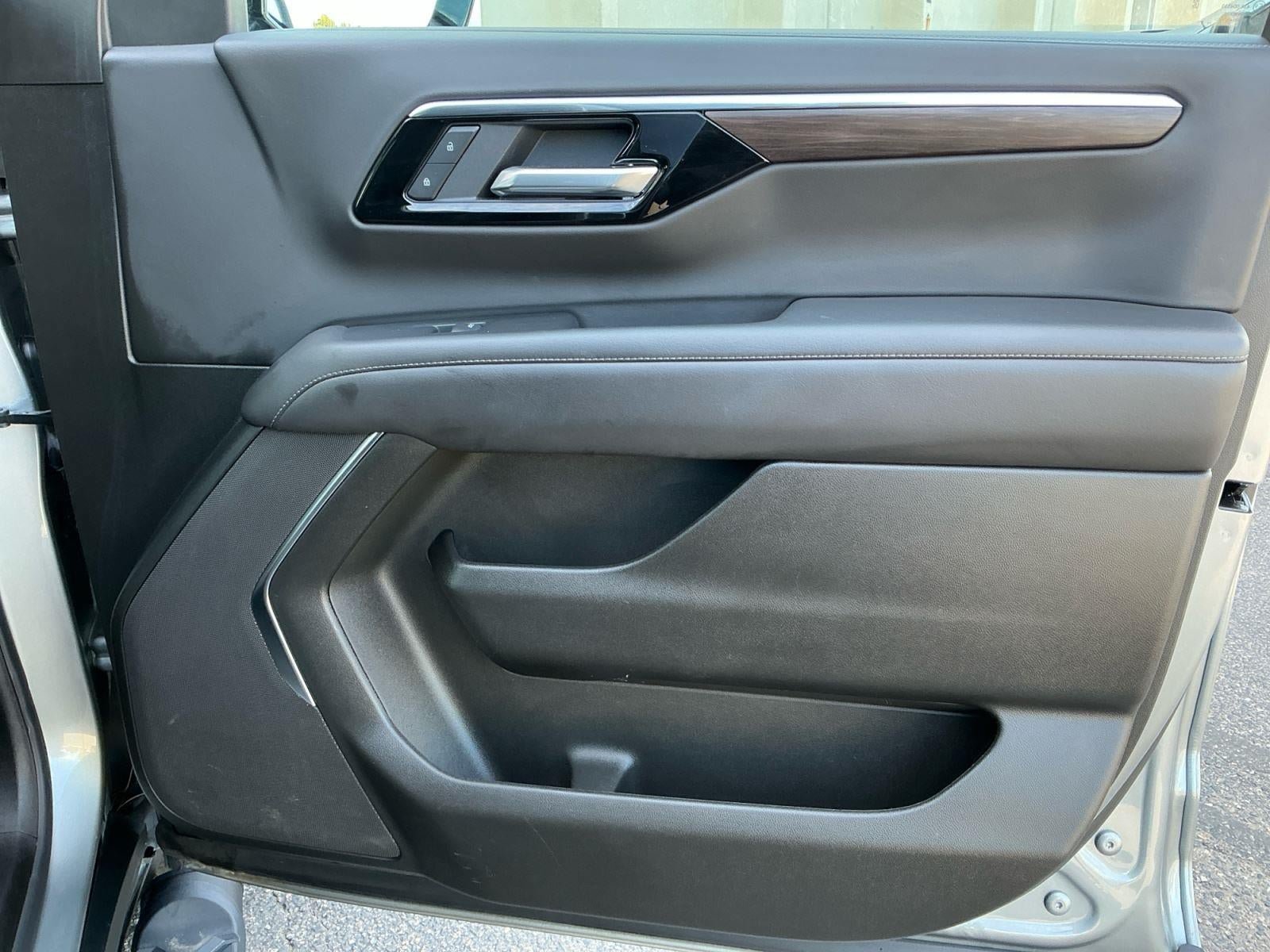 Used 2025 Chevrolet Tahoe Z71 AWD/4WD image 16