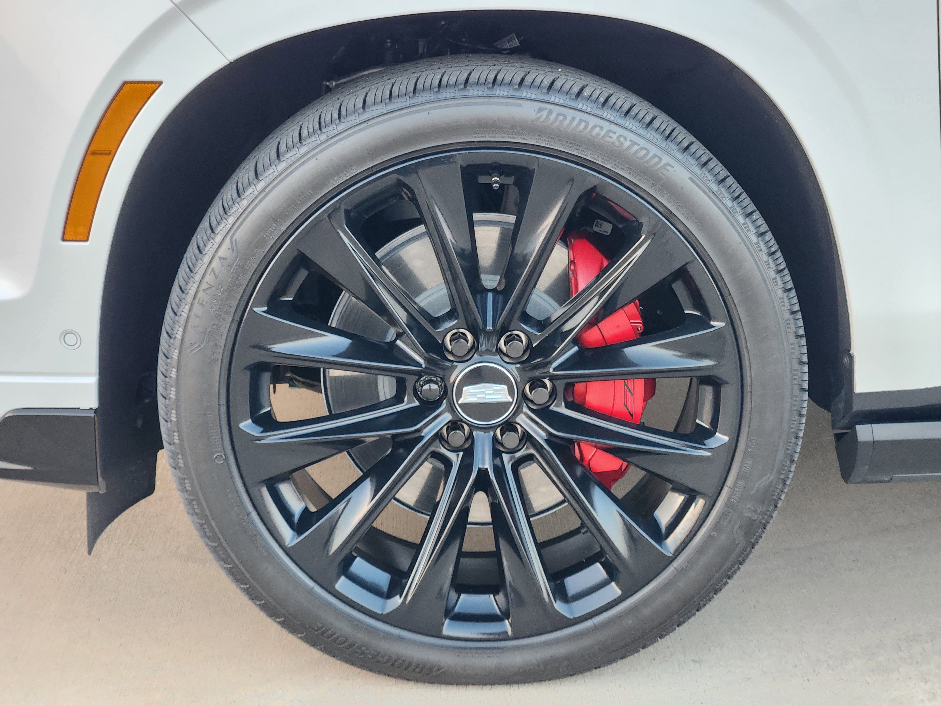 Used 2025 Cadillac Escalade V w/ LPO, ONYX Package image 9