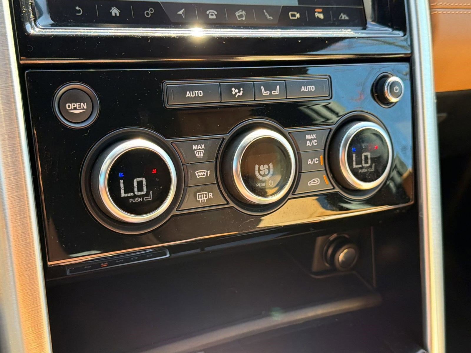 Used 2018 Land Rover Discovery HSE Luxury image 20