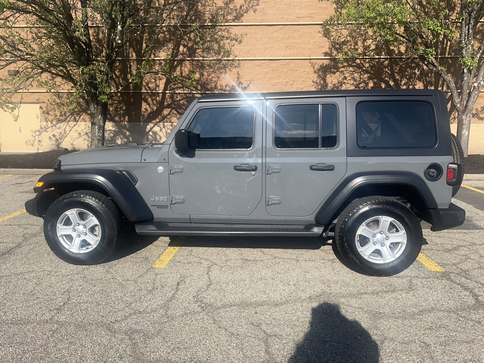 Used 2018 Jeep Wrangler Unlimited Sport S image 2