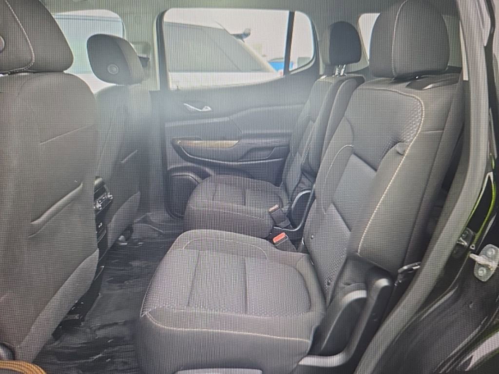 Used 2023 GMC Acadia SLE w/ Driver Convenience Package image 12