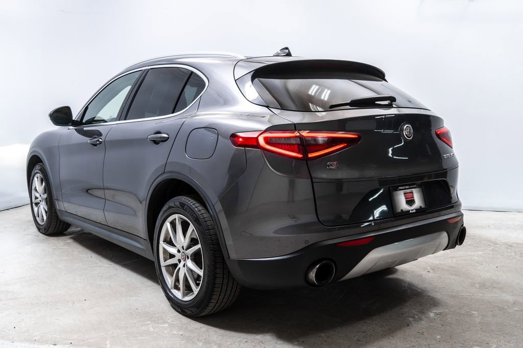 Used 2018 Alfa Romeo Stelvio Ti AWD/4WD image 3