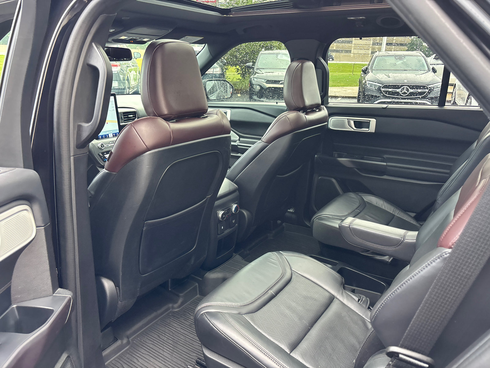Used 2020 Ford Explorer Platinum w/ Premium Technology Package AWD/4WD image 27