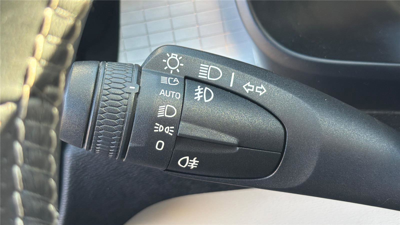 Used 2019 Volvo XC40 T5 Momentum image 10